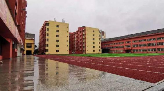 江西昌大技工學校操場圖片